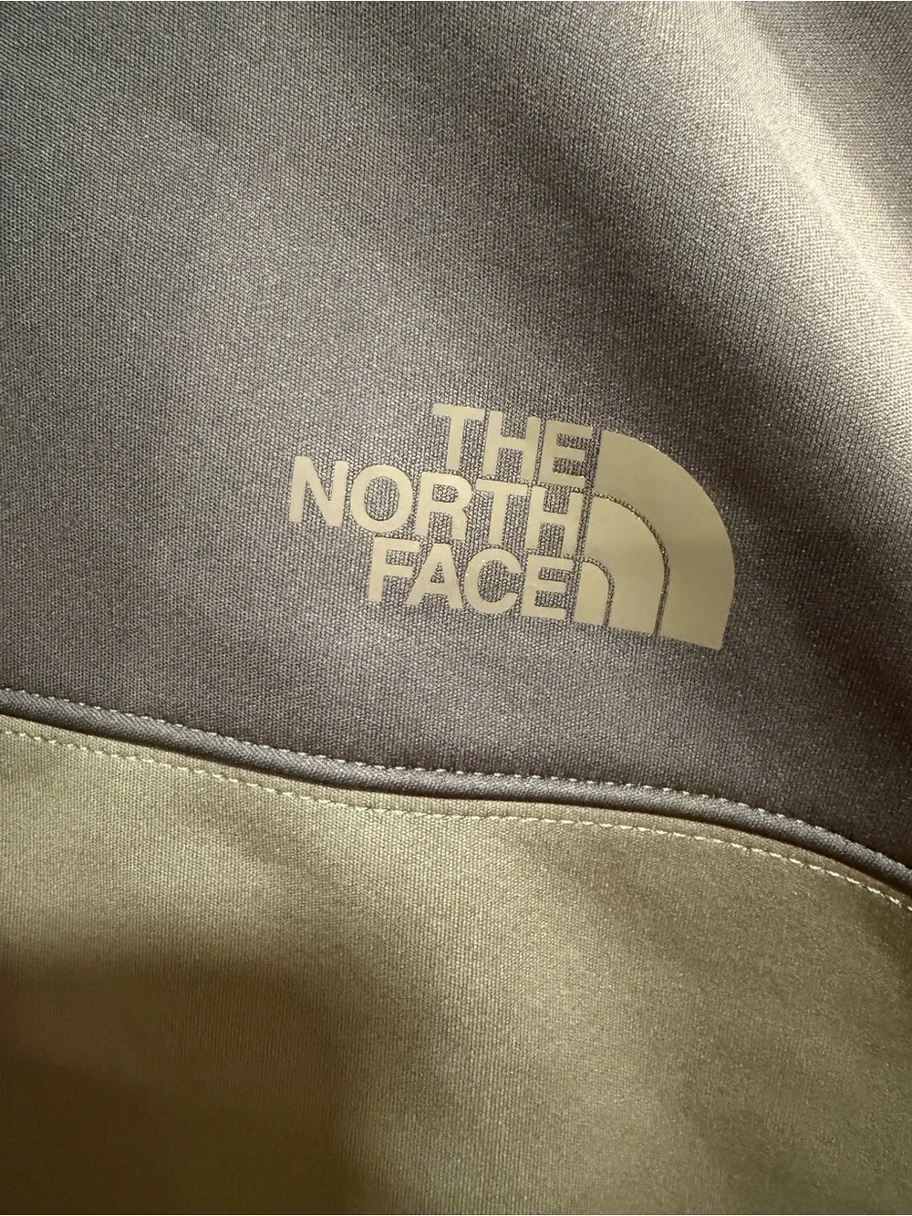 The North Face Men’s XL Apex Risor Hooded Softshell Jacket Olive Green Full Zip